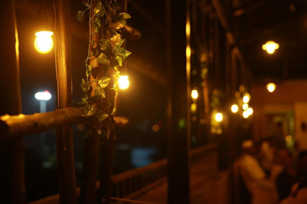 D'Chandelier Kochi Exterior foto